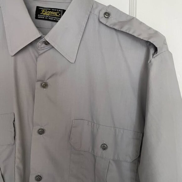 Pilot-style shirt in steel grey - made in 🇨🇦 - Picture 4 of 7